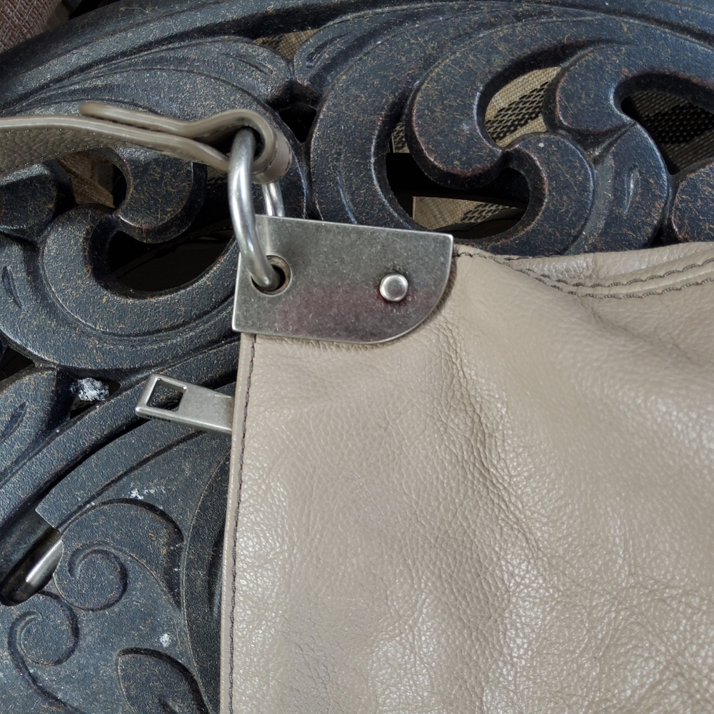 Fossil Soft Leather Shoulder Bag in Light Gray - Picture 8 of 12